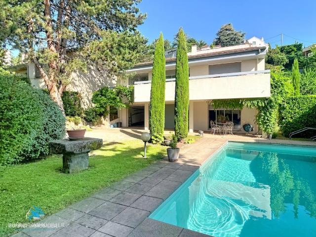 Maison 9 pièces 258 m²