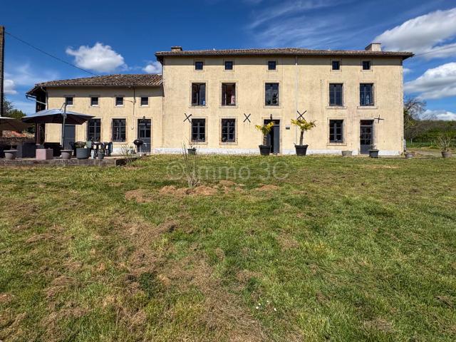 Maison 9 pièces 258 m²