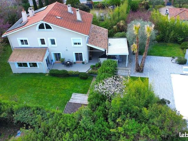 Maison 9 pièces 258 m²