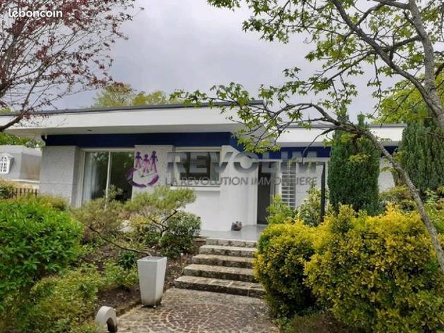 Maison 9 pièces 259 m²