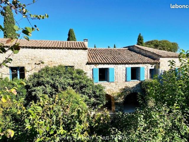Maison 9 pièces 259 m²