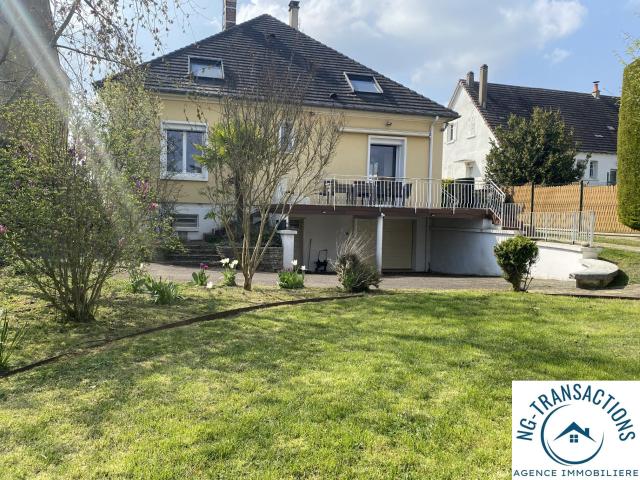 Maison 9 pièces 250 m²