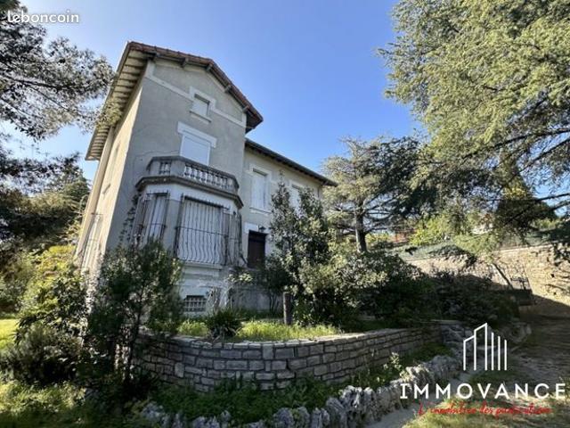 Maison 9 pièces 250 m²