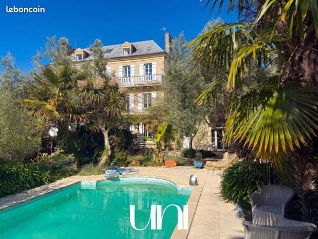 Maison 9 pièces 250 m²