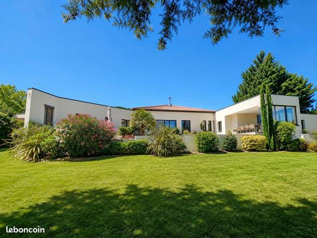 Maison 9 pièces 250 m²