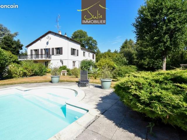 Maison 9 pièces 250 m²
