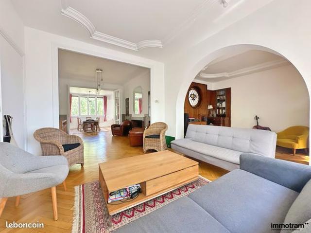 Maison 9 pièces 250 m²