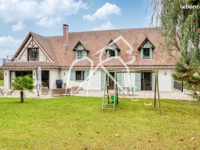 Maison 9 pièces 250 m²