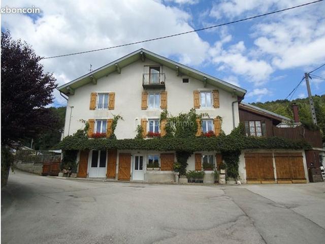 Maison 9 pièces 250 m²