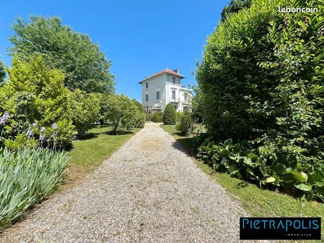 Maison 9 pièces 251 m²
