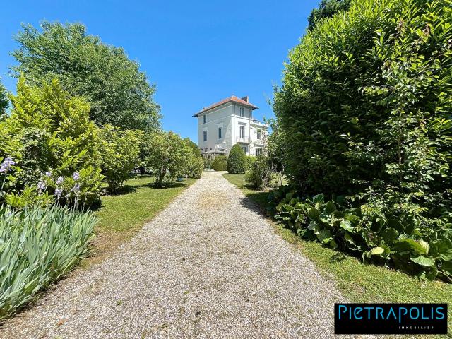 Maison 9 pièces 251 m²