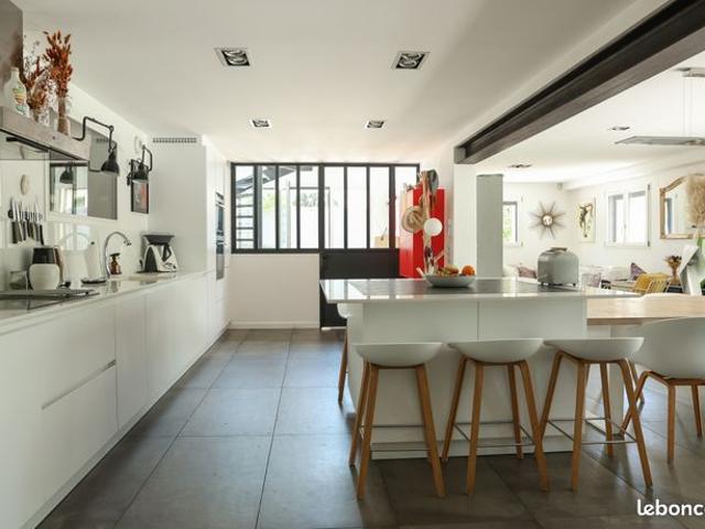 Maison 9 pièces 251 m²
