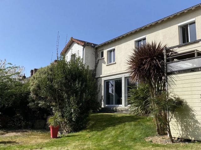 Maison 9 pièces 251 m²