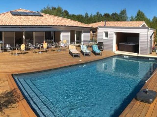 Maison 9 pièces 251 m²