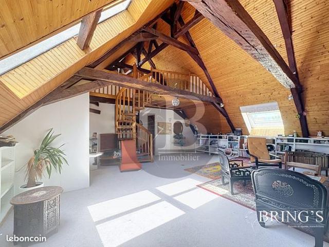 Maison 9 pièces 251 m²