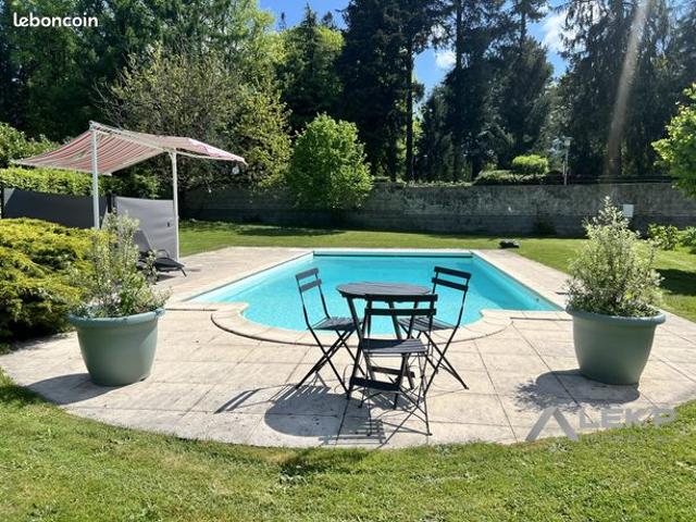 Maison 9 pièces 251 m²