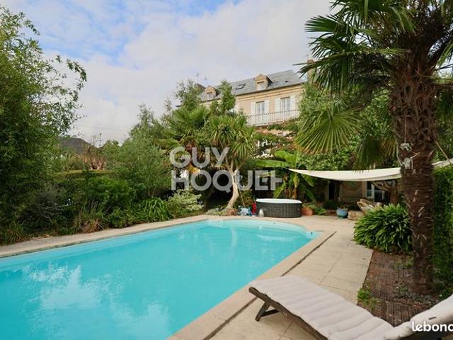 Maison 9 pièces 251 m²