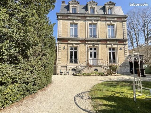 Maison 9 pièces 252 m²
