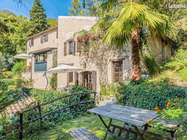 Maison 9 pièces 253 m²