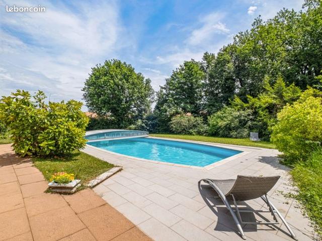 Maison 9 pièces 253 m²