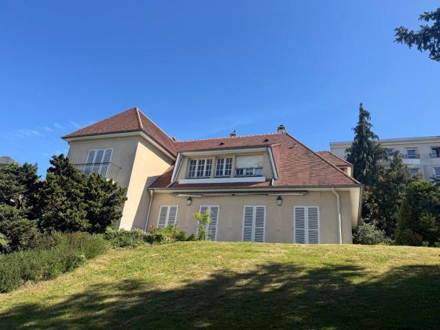 Maison 9 pièces 264 m²