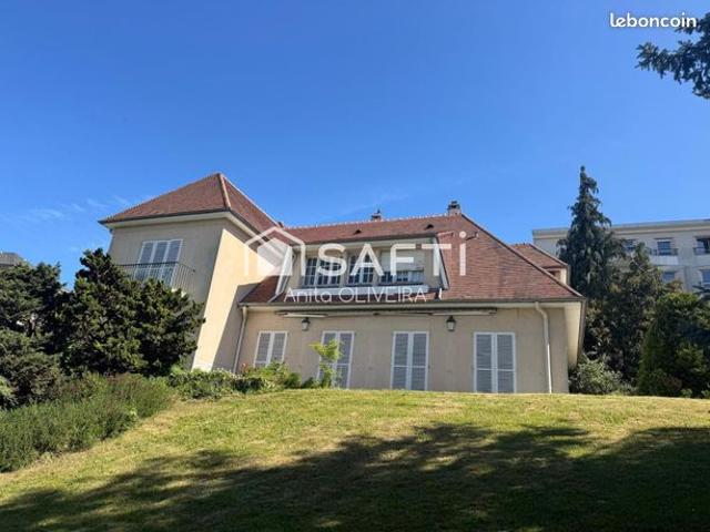 Maison 9 pièces 264 m²