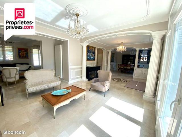 Maison 9 pièces 264 m²