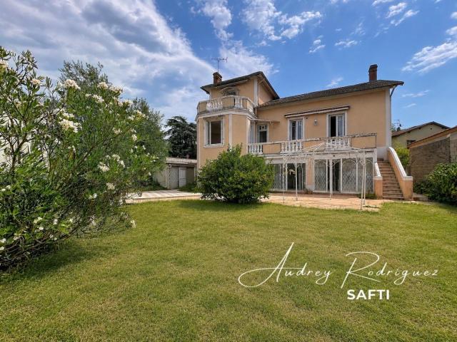 Maison 9 pièces 265 m²