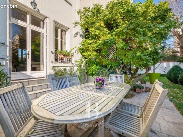 Maison 9 pièces 265 m²