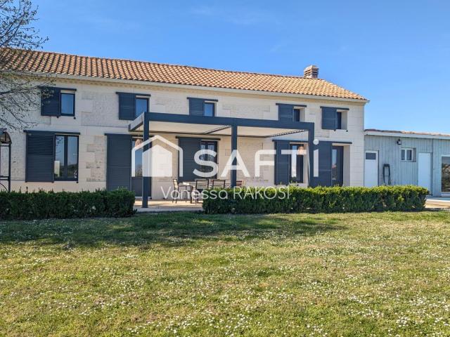 Maison 9 pièces 265 m²