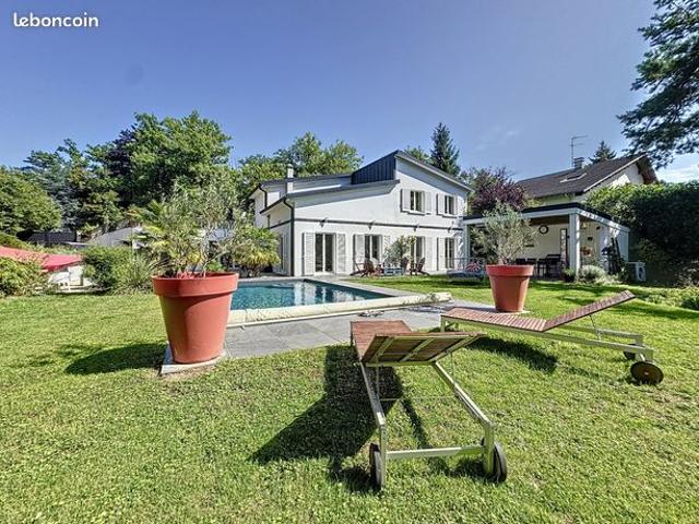 Maison 9 pièces 265 m²