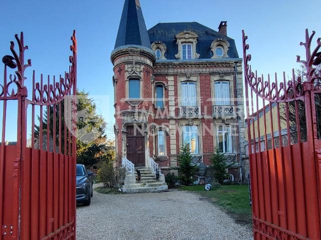 Maison 9 pièces 238 m²