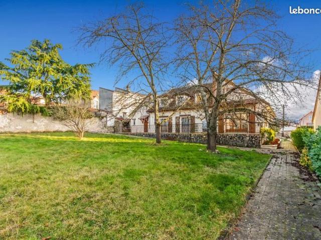 Maison 9 pièces 265 m²