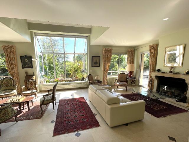 Maison 9 pièces 265 m²