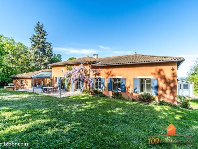 Maison 9 pièces 266 m²