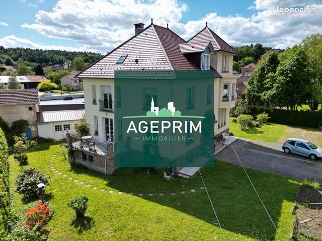 Maison 9 pièces 266 m²