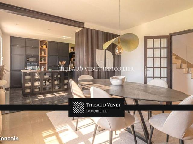 Maison 9 pièces 266 m²
