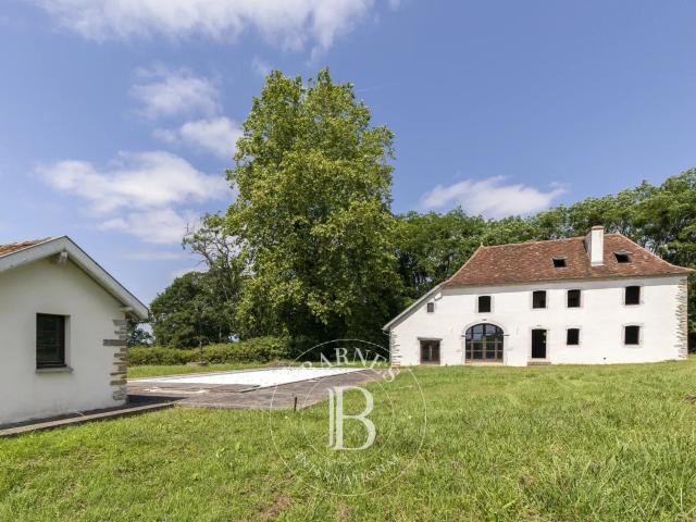 Maison 9 pièces 266 m²