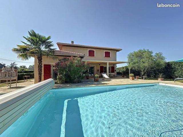 Maison 9 pièces 266 m²