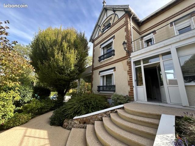 Maison 9 pièces 267 m²