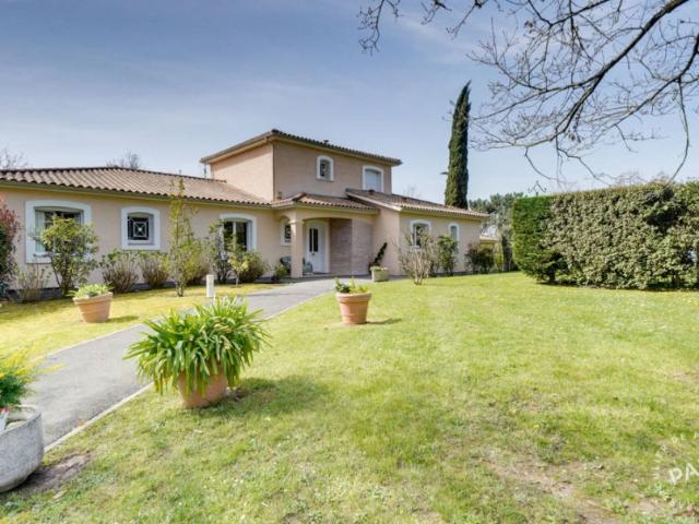Maison 9 pièces 267 m²