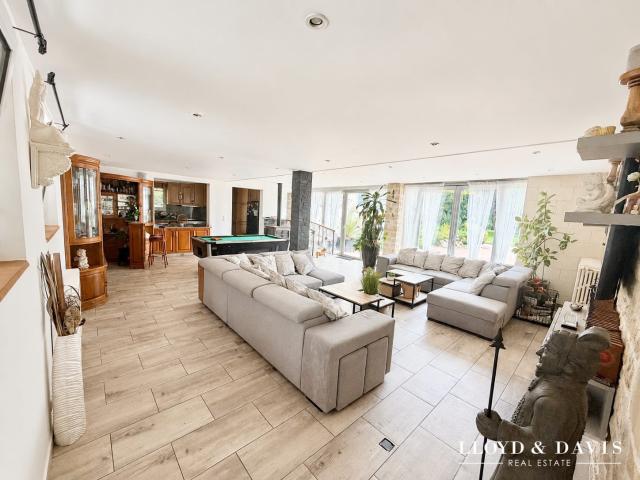 Maison 9 pièces 267 m²