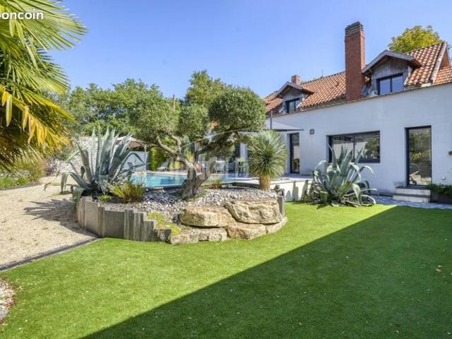 Maison 9 pièces 268 m²