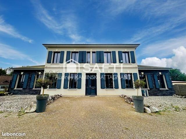 Maison 9 pièces 268 m²