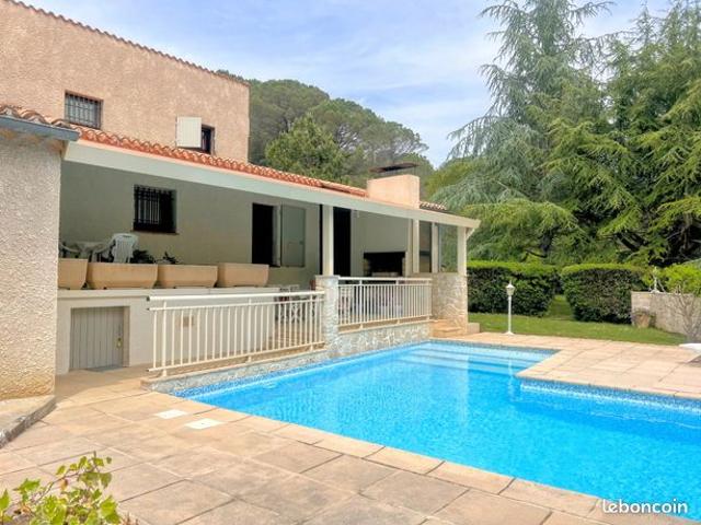 Maison 9 pièces 260 m²