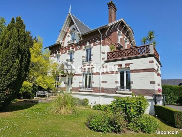 Maison 9 pièces 260 m²