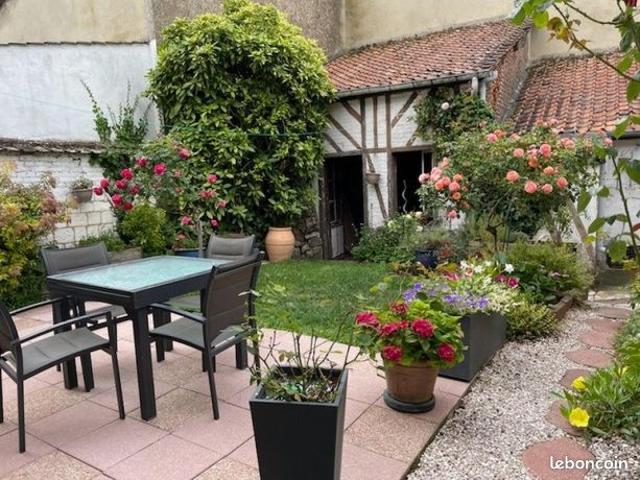 Maison 9 pièces 260 m²