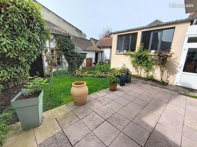 Maison 9 pièces 260 m²