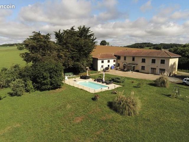Maison 9 pièces 260 m²