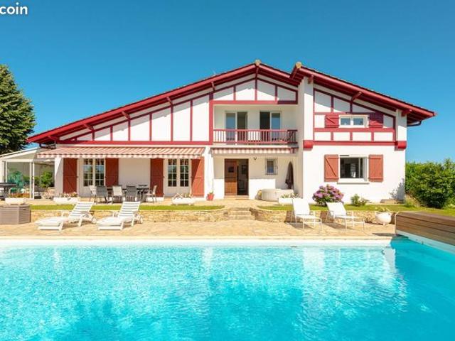 Maison 9 pièces 260 m²